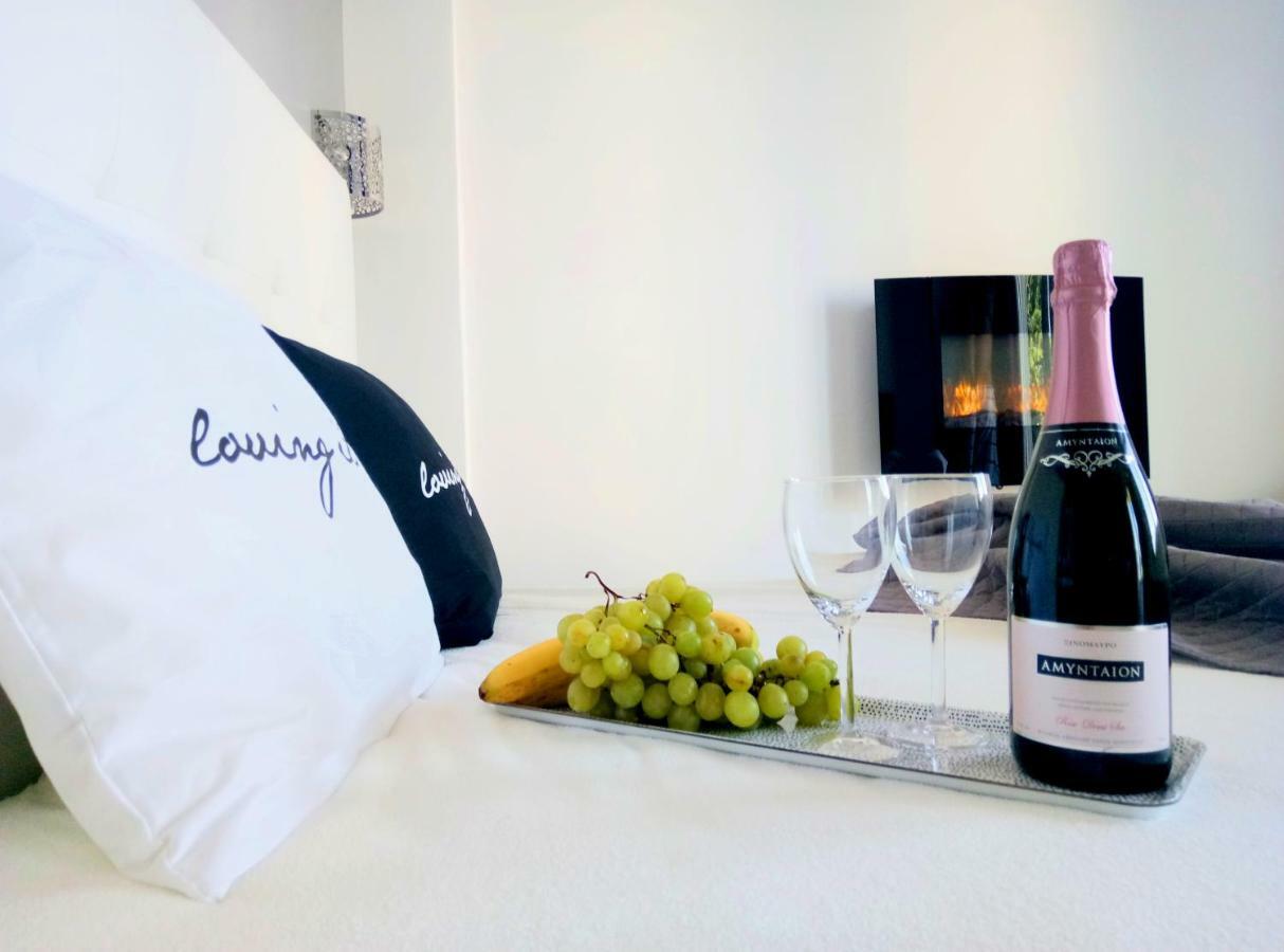Pure Bliss Luxury Beachfront Apartment With Panoramic Sea Views, Electric Bbq, Gym Equipment And More Agía Triás Buitenkant foto
