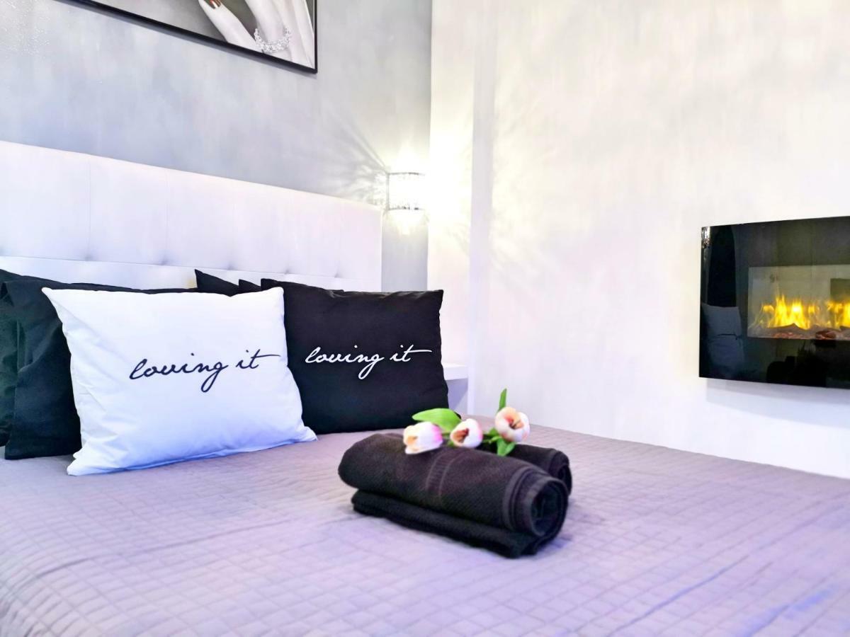 Pure Bliss Luxury Beachfront Apartment With Panoramic Sea Views, Electric Bbq, Gym Equipment And More Agía Triás Buitenkant foto